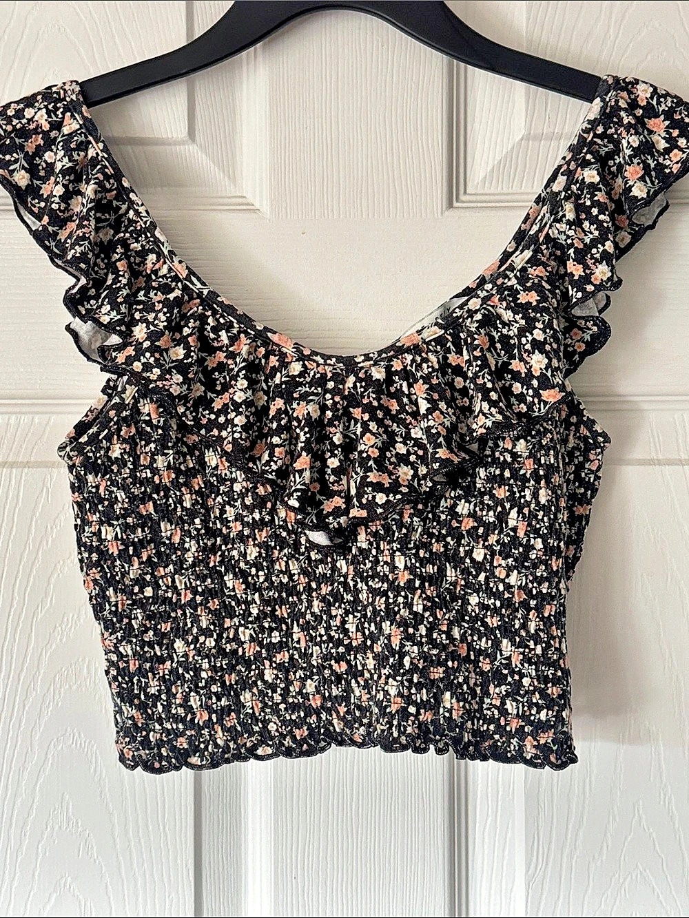American Eagle Outfitters Soft & Sexy Floral Smocked Crop Top Size Medium